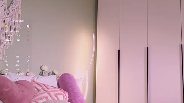 Snapshot of Rinas_secret chatting on 10-17-25, 07:22 Rinas secret online show from 10-17-25, 07:22