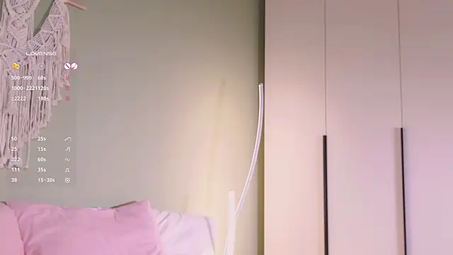 Snapshot of Rinas_secret chatting on 10-31-25, 09:54 Rinas secret online show from 10-31-25, 09:54