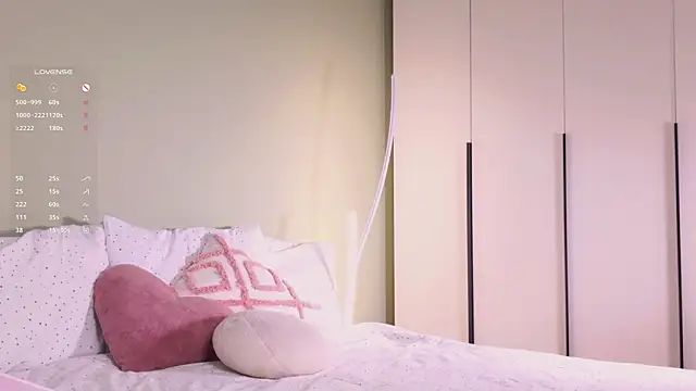 Snapshot of Rinas_secret chatting on 12-14-25, 06:30 Rinas secret online show from 12-14-25, 06:30