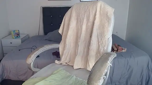 selena yourmilf online show from 05-18-26, 06:14