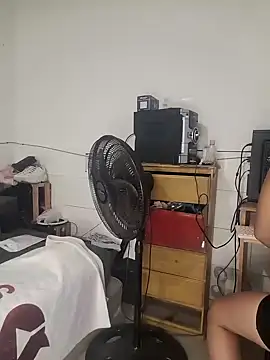 Snapshot of ZaraHoney chatting on 01-23-25, 01:51 ZaraHoney online show from 01-23-25, 01:51