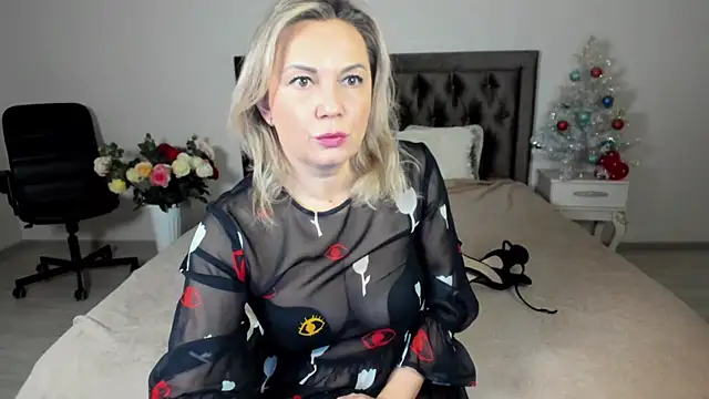 Snapshot of MarciaColins chatting on 12-20-24, 10:00 MarciaColins online show from 12-20-24, 10:00