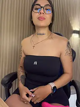 Sarasanders 4 online show from 04-16-26, 02:12