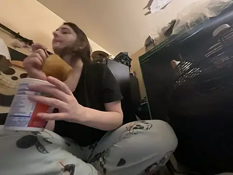 Snapshot of Snowbunnycake_131 chatting on 01-13-26, 07:57 Snowbunnycake 131 online show from 01-13-26, 07:57