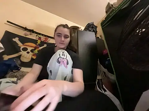 Snapshot of Snowbunnycake_131 chatting on 01-16-26, 07:01 Snowbunnycake 131 online show from 01-16-26, 07:01