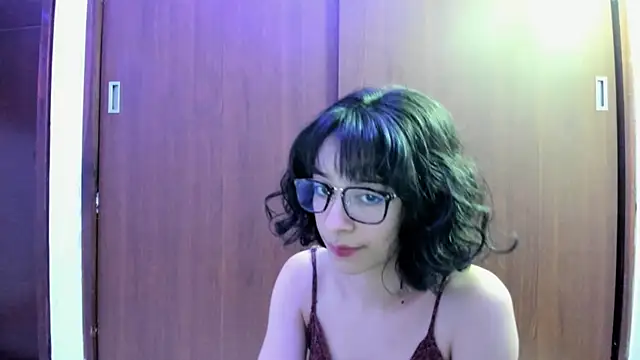 Snapshot of _Lunnaa_ chatting on 12-08-24, 03:43 Lunnaa online show from 12-08-24, 03:43