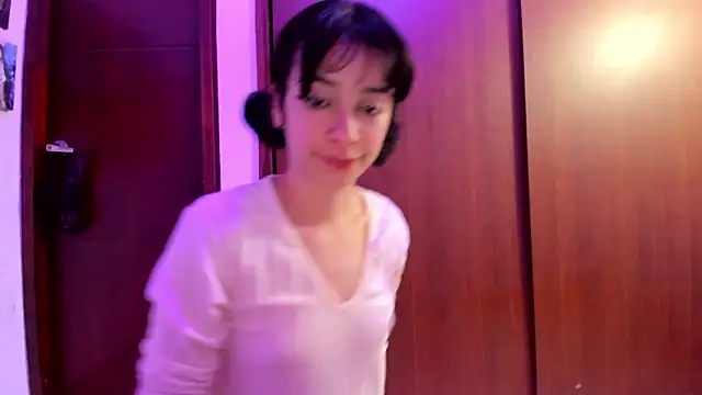 Snapshot of _Lunnaa_ chatting on 12-18-24, 06:32 Lunnaa online show from 12-18-24, 06:32