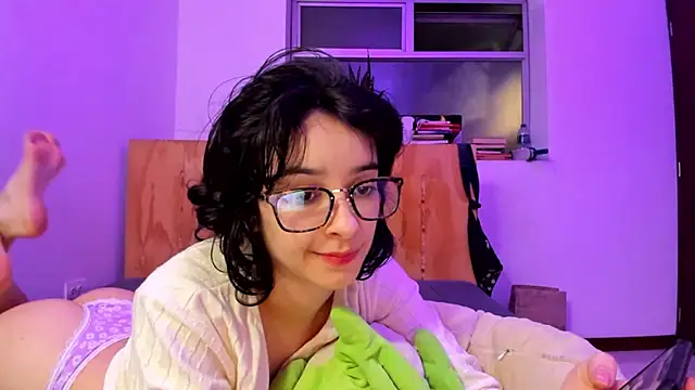 Snapshot of _Lunnaa_ chatting on 01-01-25, 03:02 Lunnaa online show from 01-01-25, 03:02