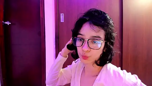 Snapshot of _Lunnaa_ chatting on 01-01-25, 06:05 Lunnaa online show from 01-01-25, 06:05