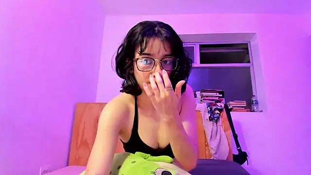 Snapshot of _Lunnaa_ chatting on 01-13-25, 03:01 Lunnaa online show from 01-13-25, 03:01