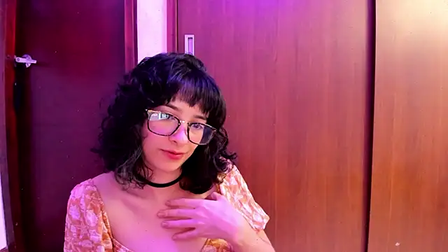 Snapshot of _Lunnaa_ chatting on 03-23-25, 04:05 Lunnaa online show from 03-23-25, 04:05