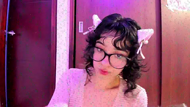 Snapshot of _Lunnaa_ chatting on 10-27-25, 12:58 Lunnaa online show from 10-27-25, 12:58