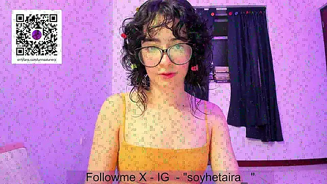 Snapshot of _Lunnaa_ chatting on 11-30-25, 01:31 Lunnaa online show from 11-30-25, 01:31