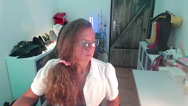 Snapshot of GeilesLuder75 chatting on 06-19-26, 06:34 GeilesLuder75 online show from 06-19-26, 06:34