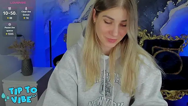 CassandraGood online show from 02-11-25, 10:48