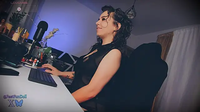 LisaDove online show from 12-20-24, 01:03