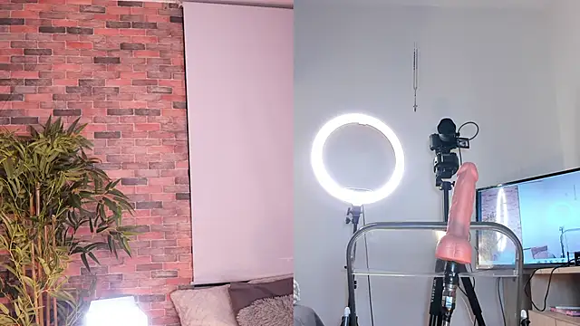 Snapshot of Lucy_fit chatting on 02-19-25, 09:17 Lucy fit online show from 02-19-25, 09:17