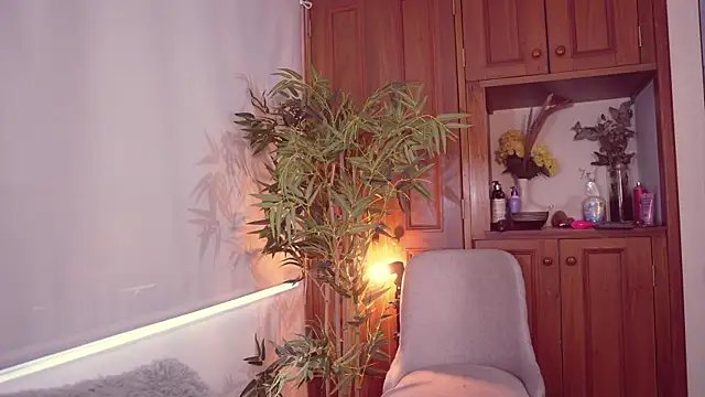 Snapshot of Lucy_fit chatting on 10-16-25, 11:11 Lucy fit online show from 10-16-25, 11:11