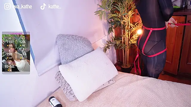 Snapshot of Lucy_fit chatting on 11-08-25, 11:10 Lucy fit online show from 11-08-25, 11:10