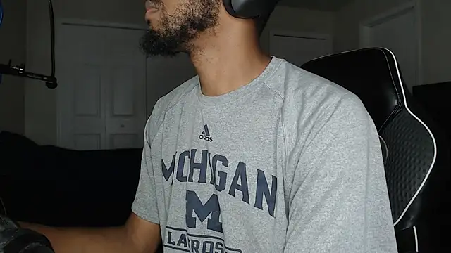 Snapshot of ChrisVacher chatting on 09-12-25, 02:44 ChrisVacher online show from 09-12-25, 02:44