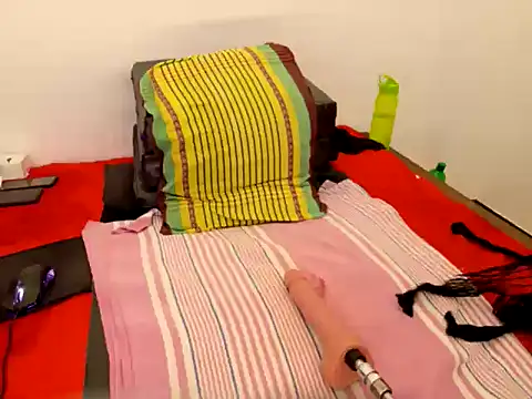 Snapshot of Suzzy-SL chatting on 09-19-25, 02:35 Suzzy-SL online show from 09-19-25, 02:35