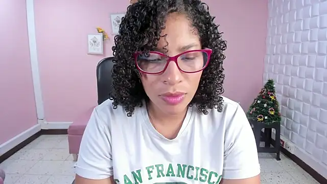Snapshot of DannaBerry chatting on 12-21-24, 02:15 DannaBerry online show from 12-21-24, 02:15