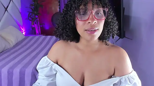Snapshot of DannaBerry chatting on 09-22-25, 06:43 DannaBerry online show from 09-22-25, 06:43