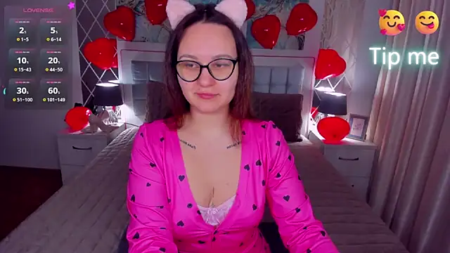 EsterLogan online show from 02-15-25, 06:55