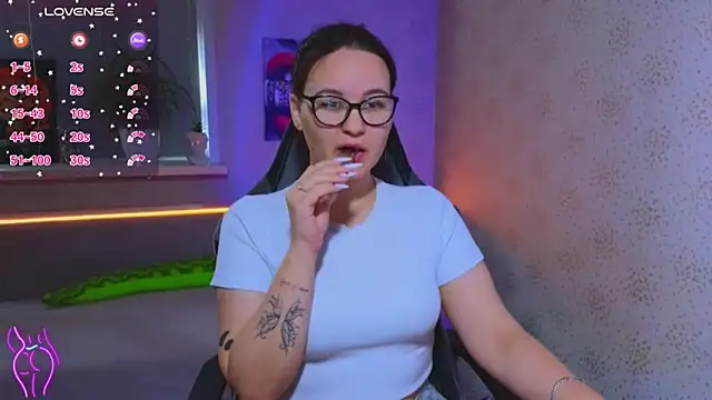 EsterLogan online show from 09-20-25, 11:11