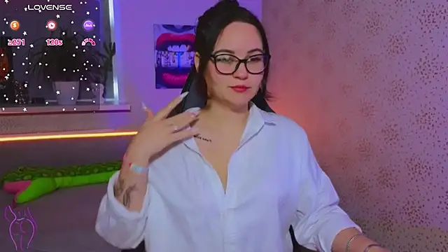 EsterLogan online show from 10-15-25, 09:09