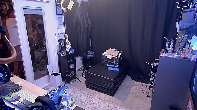 Snapshot of Briefs_bud chatting on 12-19-25, 03:57 Briefs bud online show from 12-19-25, 03:57