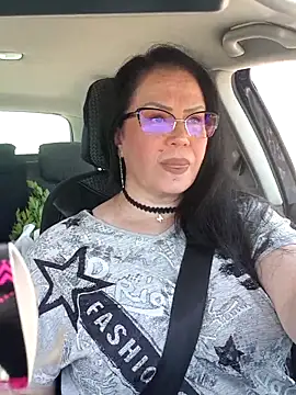 Snapshot of x__KHALEESI__x chatting on 05-15-26, 10:22 x KHALEESI x online show from 05-15-26, 10:22