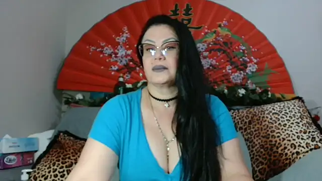 Snapshot of x__KHALEESI__x chatting on 06-06-26, 06:56 x KHALEESI x online show from 06-06-26, 06:56