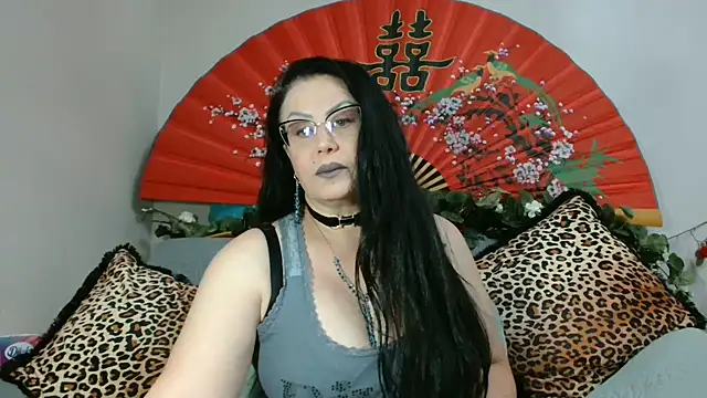 Snapshot of x__KHALEESI__x chatting on 06-08-26, 08:20 x KHALEESI x online show from 06-08-26, 08:20