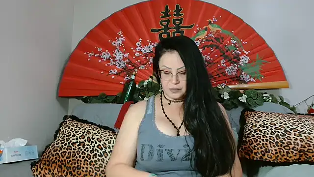 Snapshot of x__KHALEESI__x chatting on 07-25-26, 02:20 x KHALEESI x online show from 07-25-26, 02:20