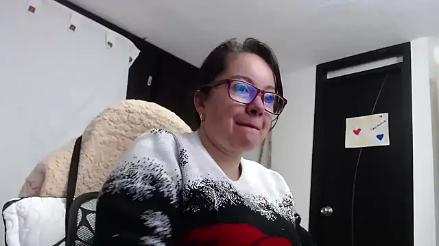 Sonialorens  online show from 12-17-24, 11:49