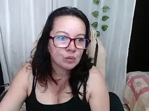 Sonialorens  online show from 12-28-24, 07:54