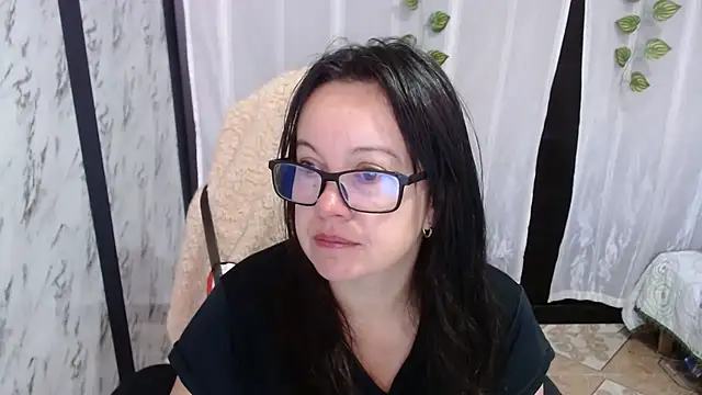 Sonialorens  online show from 03-01-25, 01:29