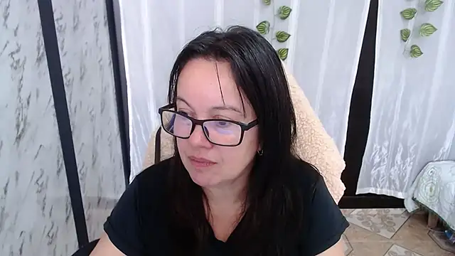 Sonialorens  online show from 03-01-25, 04:33