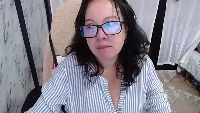 Sonialorens  online show from 03-17-25, 01:29