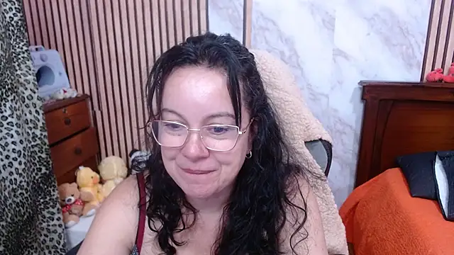 Sonialorens  online show from 10-01-25, 11:22