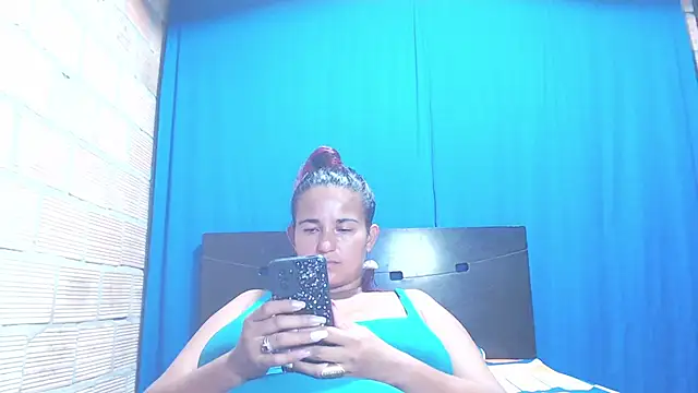 Snapshot of isabella_dirty69 chatting on 01-16-25, 08:33 isabella dirty69 online show from 01-16-25, 08:33