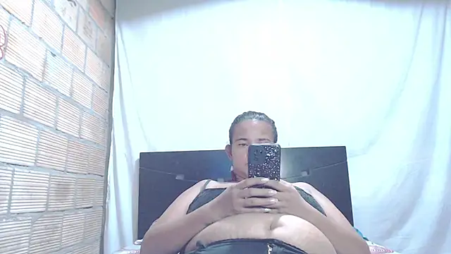 Snapshot of isabella_dirty69 chatting on 03-19-25, 06:03 isabella dirty69 online show from 03-19-25, 06:03