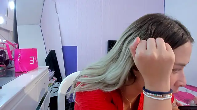 Snapshot of Byanca_Winklar chatting on 02-14-25, 09:32 Byanca Winklar online show from 02-14-25, 09:32