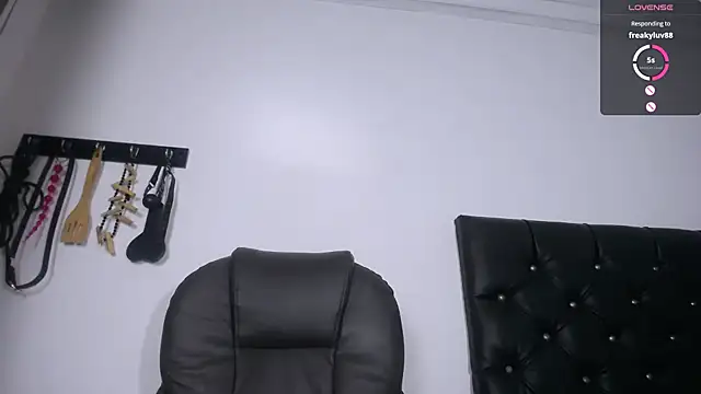 alejandraluxt online show from 02-23-25, 05:45