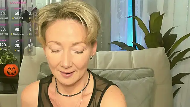 AkexandraFix online show from 10-31-25, 01:12