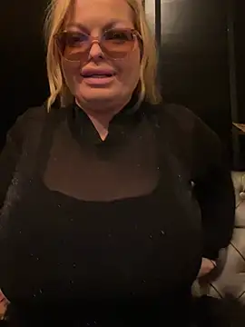 Snapshot of Lisavontease chatting on 03-21-26, 10:02 Lisavontease online show from 03-21-26, 10:02