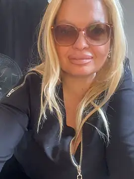 Snapshot of Lisavontease chatting on 07-05-26, 12:12 Lisavontease online show from 07-05-26, 12:12