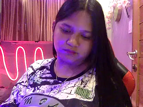 Snapshot of EmpressYna chatting on 09-23-25, 03:26 EmpressYna online show from 09-23-25, 03:26