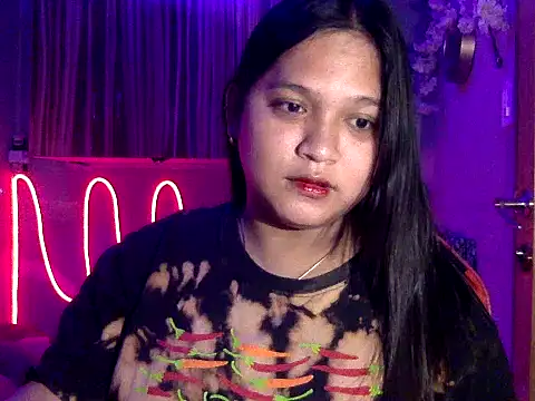 Snapshot of EmpressYna chatting on 09-24-25, 06:11 EmpressYna online show from 09-24-25, 06:11